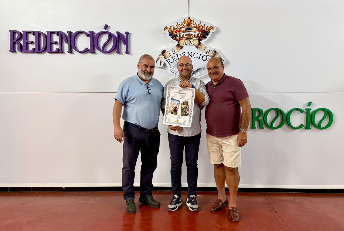 MilagrosaHdad's tweet photo. En estos días, una representación encabezada por nuestro Hermano Mayor y Capitán y Teniente de la Guardia Judía, han asistido al ensayo de nuestra querida @AMRedencion para preparar los próximos eventos en las que colaborará nuestra Agrupación Musical.

#HermandadDeLaMilagrosa https://t.co/1StTAQqGaZ
