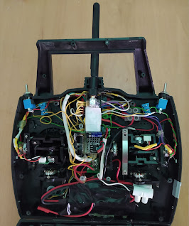 InfoTronikBlog's tweet image. Muy buenas!! Este es un #mandorc creado con #arduinonano y el módulo #nrf24l01 de 2.4Gh. Lectura de puertos #analogicos para los sticks así como pulsadores e interruptores.
Todo mostrado en una pantalla de #OLED de 128x64 pixels
infotronikblog.com/2020/06/arduin…