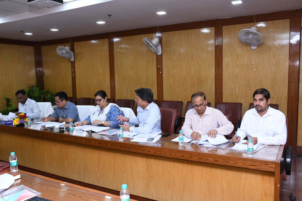 NCSC_GoI's tweet photo. The full Commission meeting of the National Commission for Scheduled Castes (NCSC) held today under the chairmanship of Hon'ble Chairman Shri Kishor Makwana with Hon'ble Members Shri Vaddepalli Ramchander &amp; Shri Love Kush Kumar . https://t.co/BUjEEpId6H