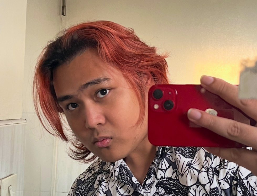 VermillionDesir's tweet image. A lot of people still don't know that I exist and what I look like at furcons so my apologies let me introduce myself. Hey I'm Desire and I Draw. I'm a Celestial Dragon embroidered in gold and stardust 🐉🌌