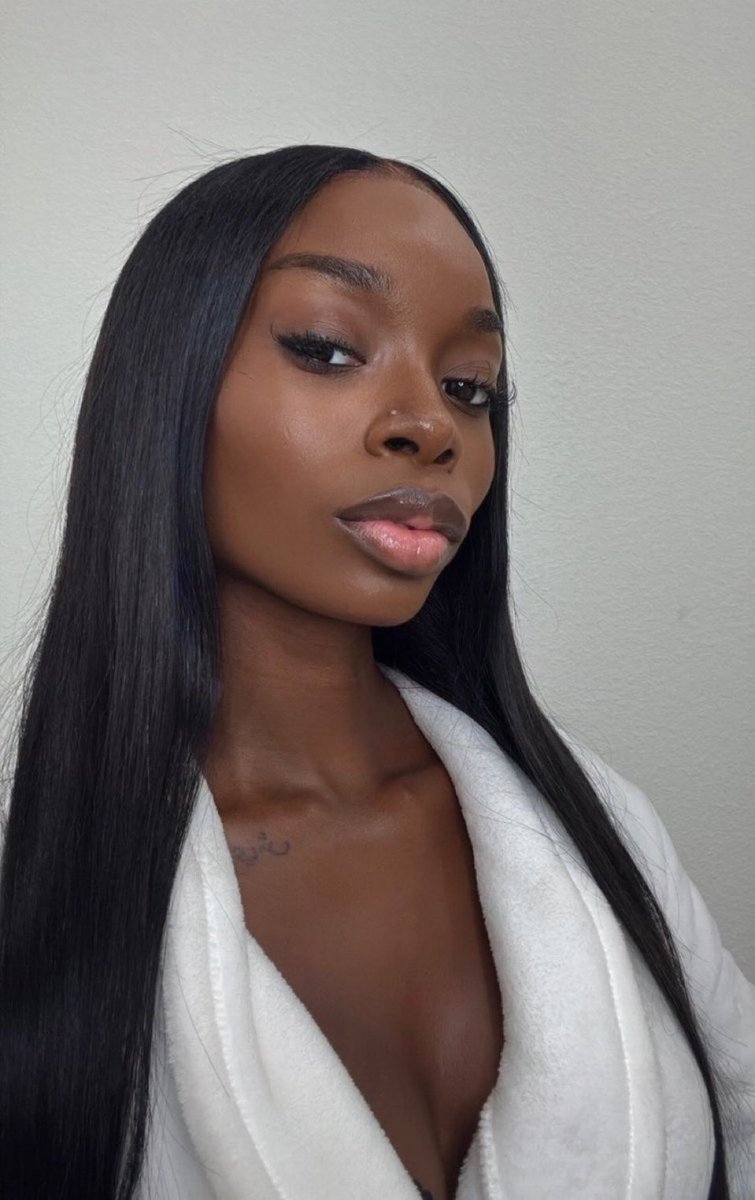 ballsonyourneck's tweet photo. @WORLDSTAR the most beautiful woman i’ve ever seen in my lifetime 🤭 #facetea #bodytea https://t.co/N7JW21gelR