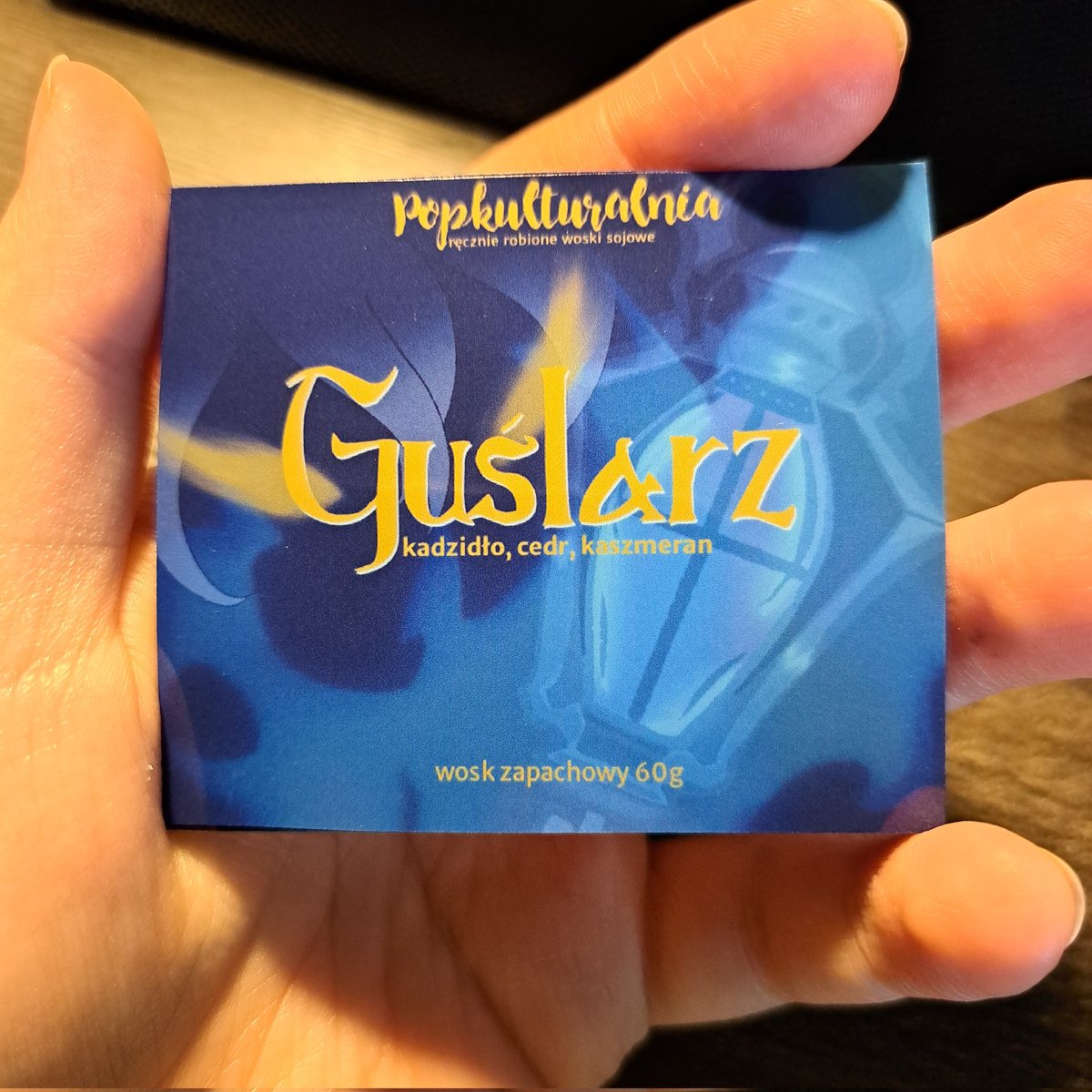 Moi drodzy! W jesienno-zimowym sezonie dziać się konwentowo nie będzie, ale mam nadzieję, że uda nam się spotkać 👀 za tydzień widzimy się na MFKiG, a za dwa zawitam do Katowic na Hoyo Train~

Wielu nowości nie będzie, ale musiałam uhonorować naszego Genshinowego Guślarza :D