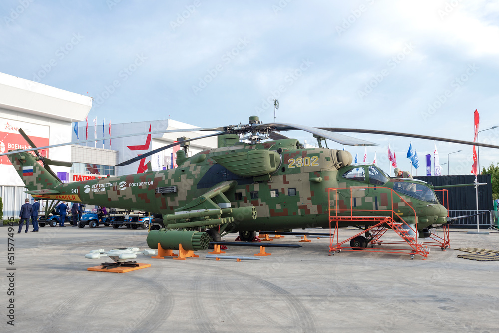 cicada_WT's tweet image. Mi-35Pの追加迷彩(右)は規定迷彩(左)の黄土色と緑色を反転させただけでは、と思ったけど実際にもやってた
#WarThunder #Devserver
