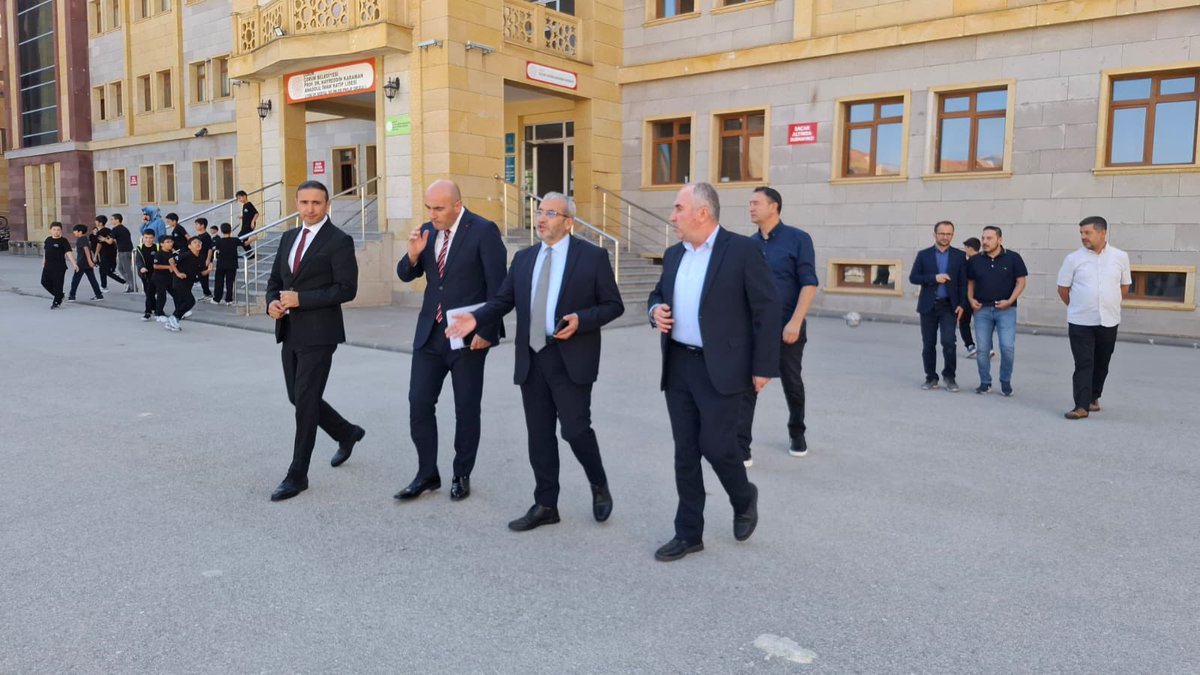 İl Milli Eğitim Müdürümüz  Sayın Cemil Çağlar, Şube Müdürümüz Kutluhan Cüce ile birlikte kurumumuzu ziyaret ettiler. 
Ziyarette ​eğitimde ölçme ve değerlendirmenin önemi, ölçme araçlarının geliştirilmesi, öğrencilerin akademik başarılarının izlenmesi konuları ele alındı.
