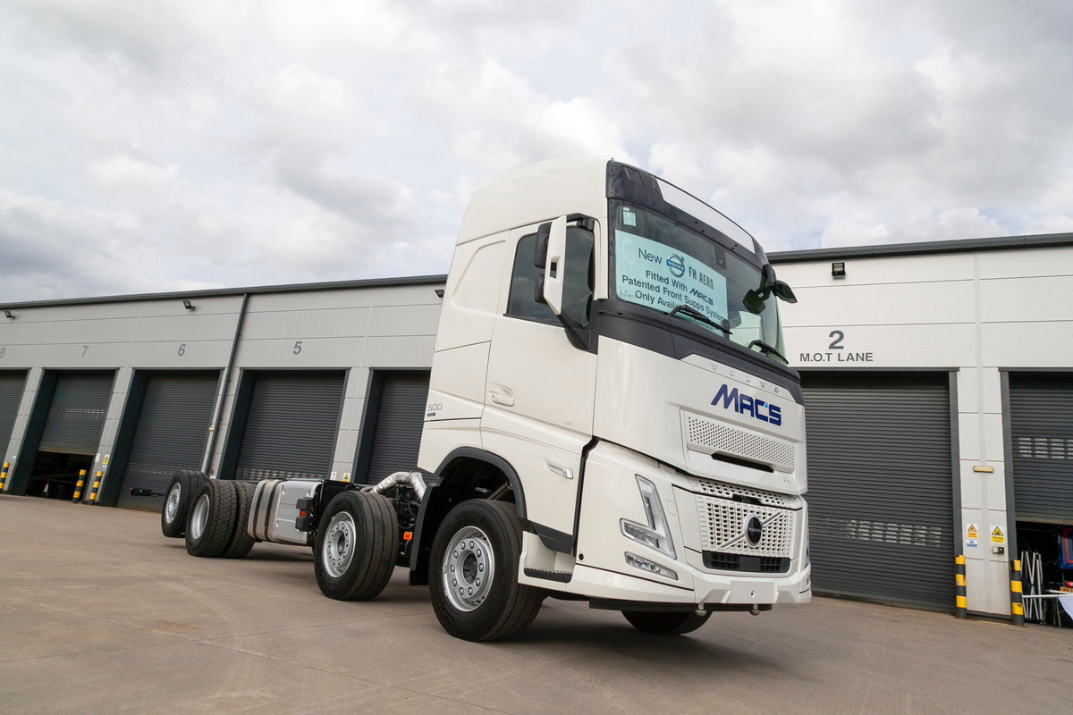 After pioneering a similar system for the new generation DAF XG, XF and XD models, <a href="/MACSTruckSales/">Mac's Truck Sales</a>  have now turned their attention to the new Volvo FH Aero model. 

Find out more 👉 heavytorque.co.uk/macs-trucks-sy…

#MacsTrucks #VolvoFH #HeavyTorque #TransportNews #NimblePublishing