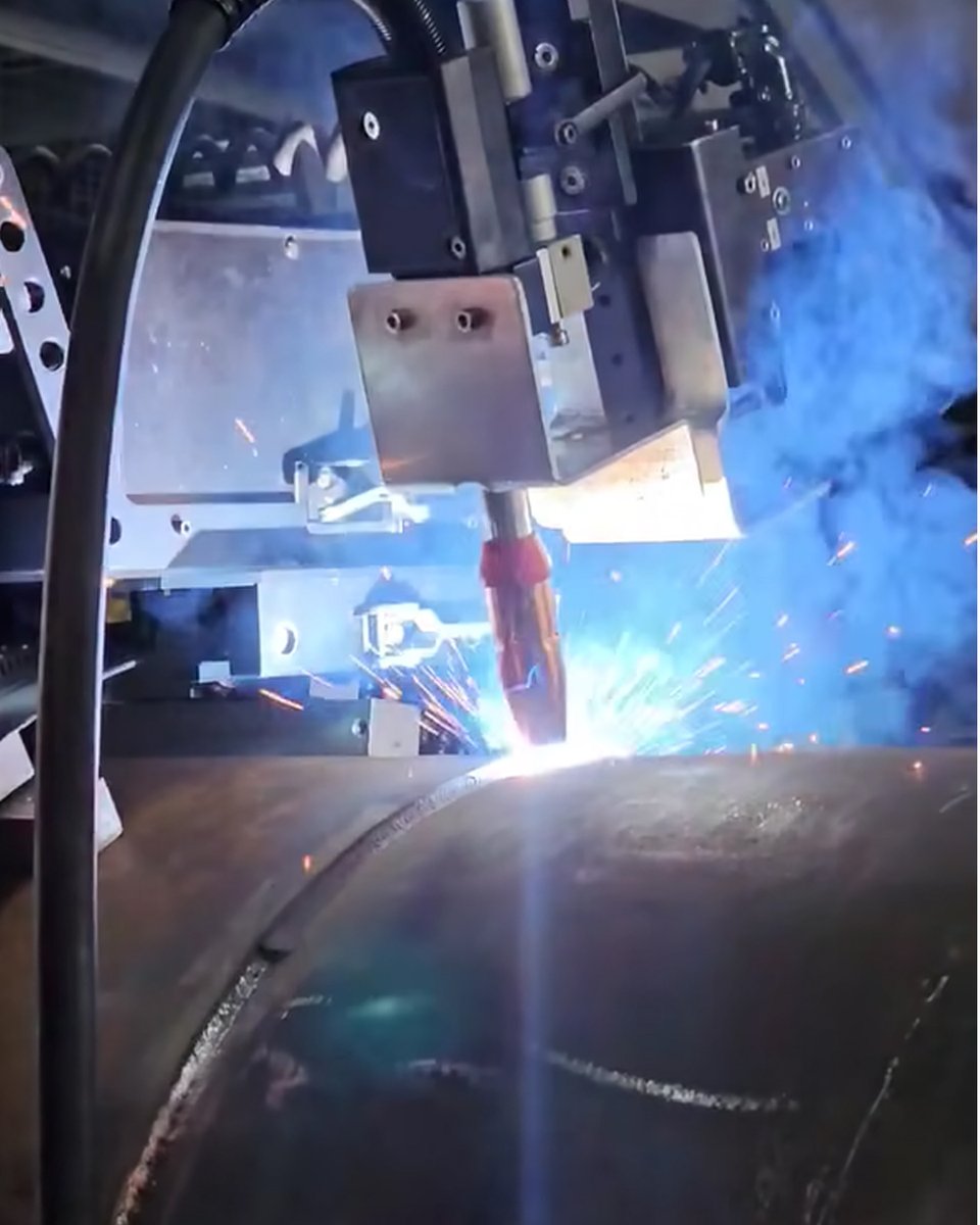 BugOSystems's tweet image. #WeaveWednesday Experience precision, productivity, & code compliance with the Universal BUG-O-Matic—a welding carriage built for unmatched consistency on pipes and cylinders. Automate welds, reduce costs, and empower your team to deliver flawless results every time. #BugoSystems