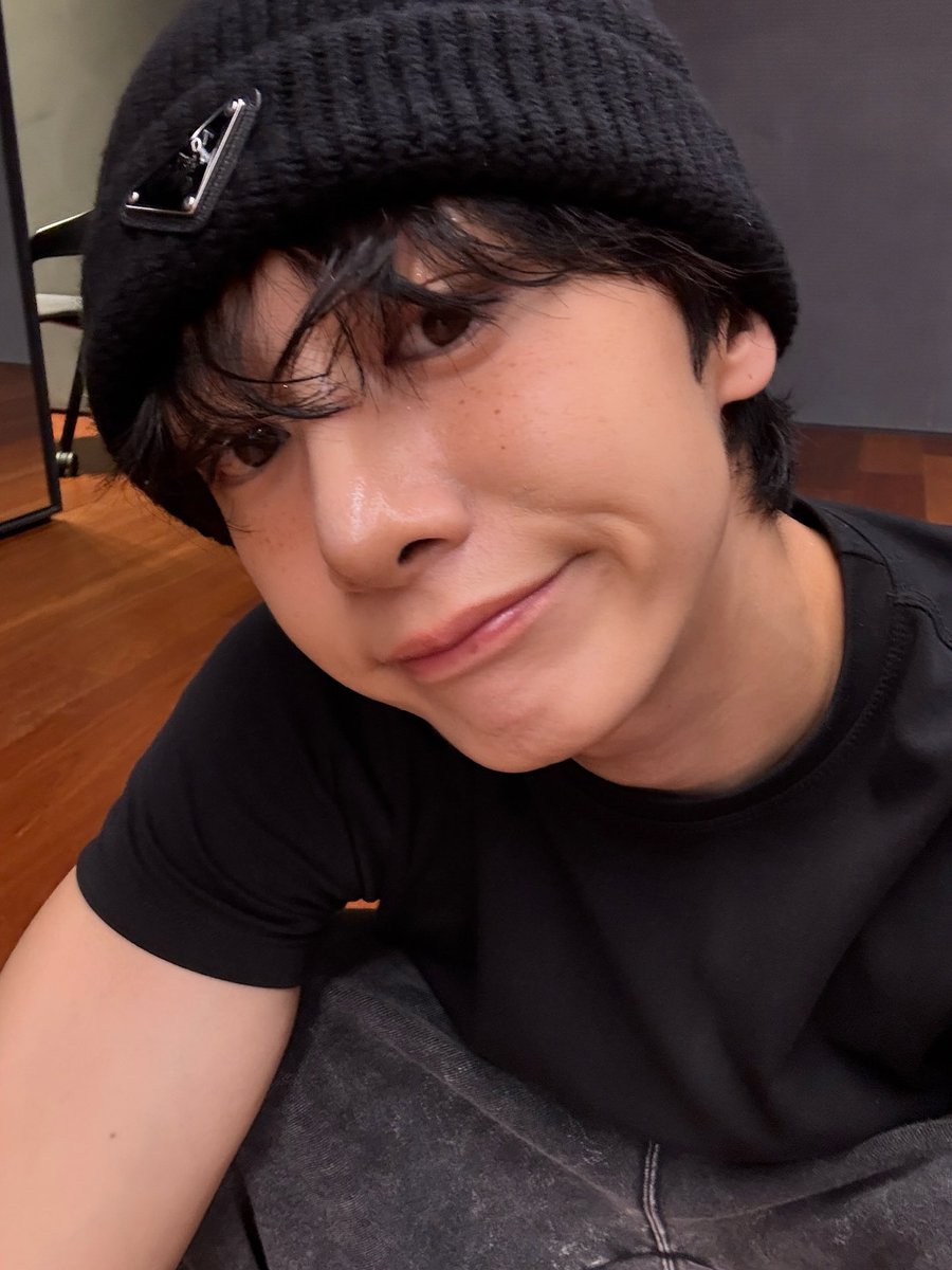 미쳐 돌아버려 이끌린 
한 순간의 너의 눈빛이 
같은 말을 반복하게 해
