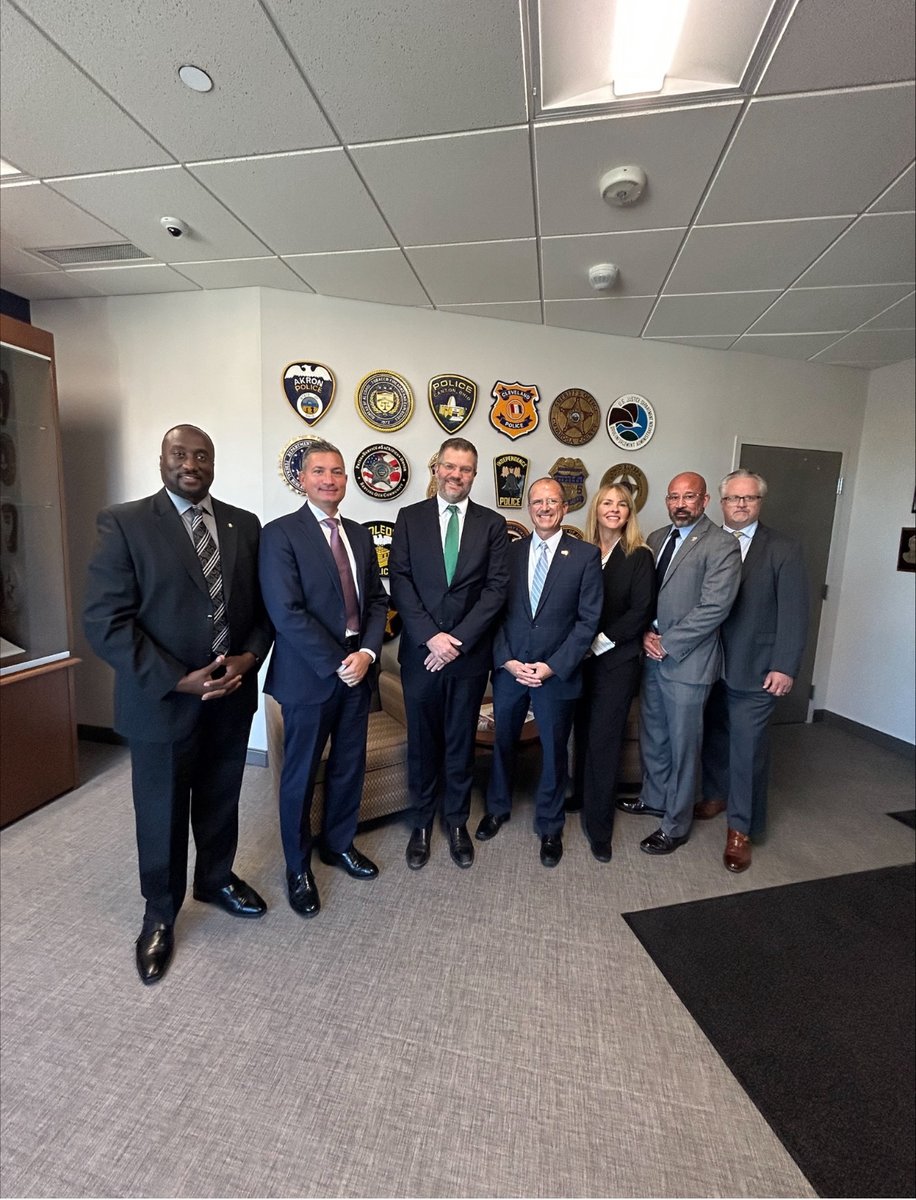 DEADetroit (@deadetroitdiv) on Twitter photo Strong partnerships build safer communities. 🤝<a href="/DEADETROITDiv/">DEADetroit</a> joined <a href="/NDOHnews/">U.S. Attorney's Office, Northern District of Ohio</a>, <a href="/SDOHnews/">US Attorney Southern District of Ohio</a>, <a href="/WDPAnews/">WDPAnews</a>, <a href="/FBICincinnati/">FBI Cincinnati</a> and @USMS to collaborate on protecting citizens from violent cartels and deadly drugs. Strong partnerships build safer communities. 🤝<a href="/DEADETROITDiv/">DEADetroit</a> joined <a href="/NDOHnews/">U.S. Attorney's Office, Northern District of Ohio</a>, <a href="/SDOHnews/">US Attorney Southern District of Ohio</a>, <a href="/WDPAnews/">WDPAnews</a>, <a href="/FBICincinnati/">FBI Cincinnati</a> and @USMS to collaborate on protecting citizens from violent cartels and deadly drugs.