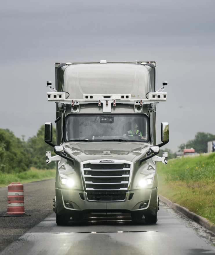 amilh's tweet photo. @BotAutoAV Why does every image on your homepage feature a human driver if you're an autonomous trucking company? https://t.co/ntJBRmTPyJ