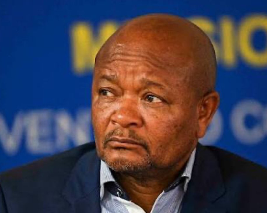 Lord Mkhwanazi qualifications vs Senzo Mchunu Qualifications 

B.tec in policing 
B.Sc honours 
HDE                                                  
BA in science                            Grade 12 
Nursing                                       ANC comrade