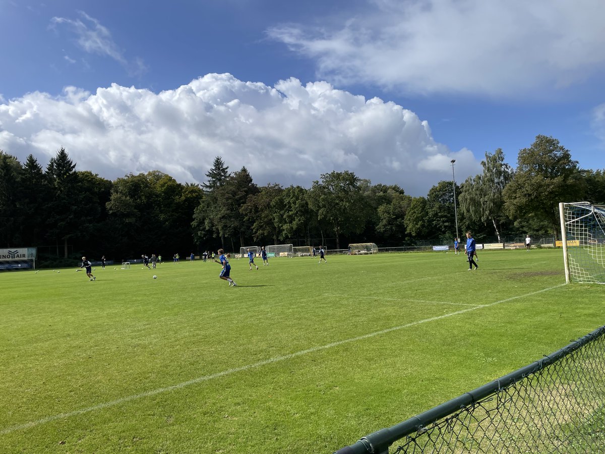 Wij willen 𝐇𝐞𝐥𝐥𝐞𝐛𝐣𝐞𝐫𝐠 𝐈𝐝𝐫𝐚𝐞𝐭𝐬𝐞𝐟𝐭𝐞𝐫𝐬𝐤𝐨𝐥𝐞 bedanken voor hun komst naar Fletcher Hotel #Doorwerth en wensen de kinderen nog veel plezier en succes toe.

#hellebjergidraetsefterskole #Fletcherfootball #trainingskamp #Denemarken #Nederland #johancruijffarena