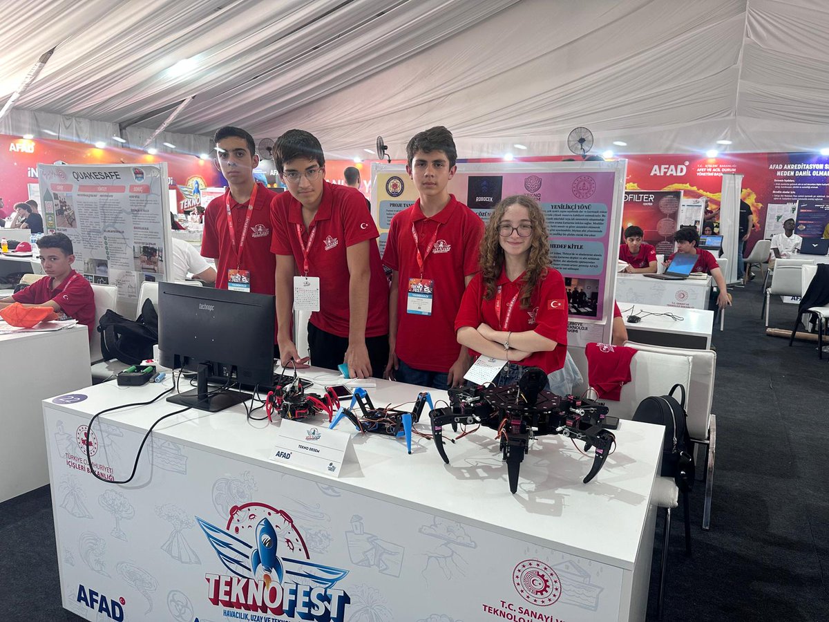 Fen Bilimleri öğretmenimiz Hikmet İnci Tezişçi liderliğindeki Tekno Desem takımımız Teknofest 2025'te 30719 takım içinden ilk 25 içine girerek finallerde mücadele etmektedir.Tebrik e diyor başarılarının devamını diliyoruz.<a href="/meb_dinogretimi/">MEB Din Öğretimi Genel Müdürlüğü</a> <a href="/izmir_ilmem/">İzmir İl Milli Eğitim Müdürlüğü</a> <a href="/MenemenMEM/">Menemen İlçe MEM</a>