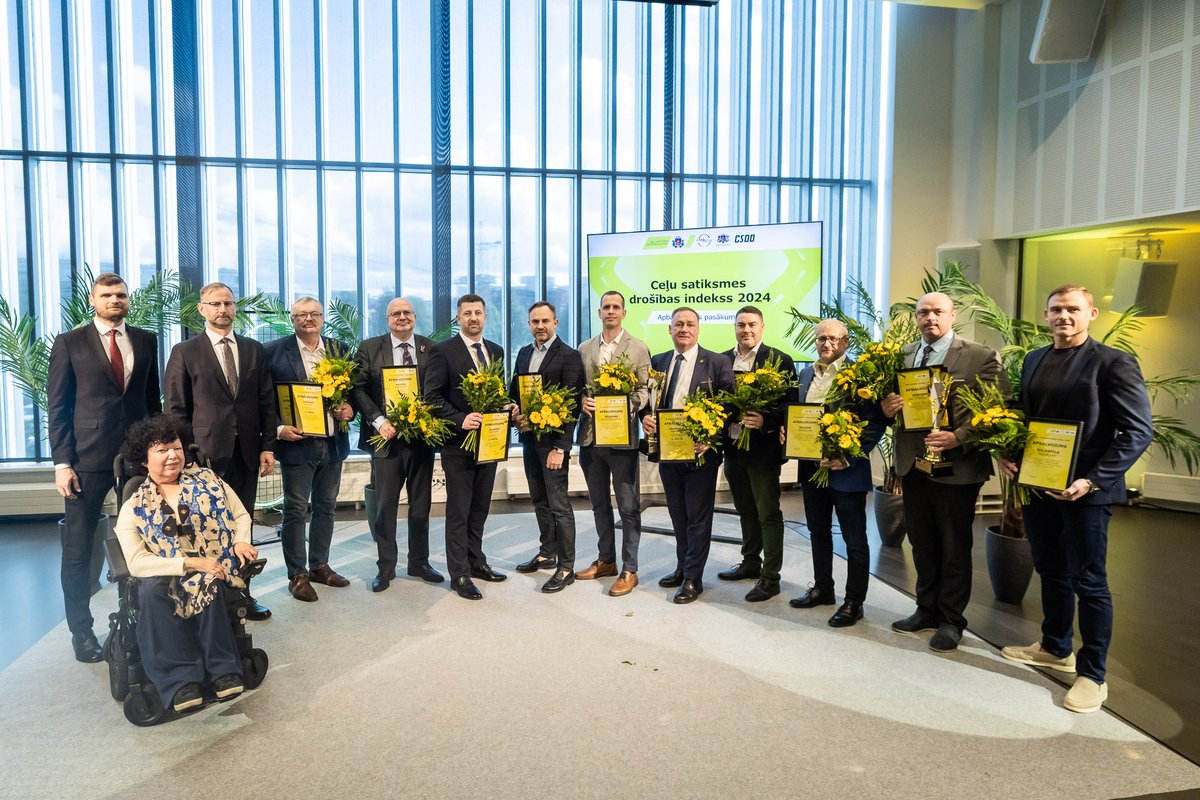 Sat_Min's tweet photo. Sveicam “Ceļu satiksmes drošības indekss 2024” uzvarētājus! Par drošākajām valstspilsētām tika atzītas @Ventspilslv, @RezeknesPilseta un @liepajalv! Un par drošākajiem novadiem kļuva @Valmierasnovads, @Valkas_novads un @jelgavasnovads. Uzzini vairāk: https://t.co/RoaUzxMGbf https://t.co/2paQVcHNCd