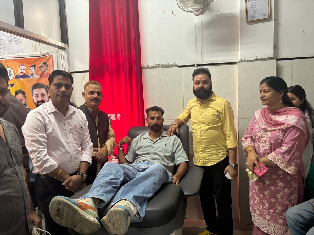 BJP4Kathua's tweet photo. भारत के यशस्वी प्रधानमंत्री आदरणीय श्री नरेंद्र मोदी जी के जन्मदिवस के अवसर पर सेवा पखवाड़े के अंतर्गत भारतीय जनता युवा मोर्चा (BJYM) जिला कठुआ द्वारा रक्तदान शिविर लगाया गया।
#sevapakhwada 
#SevaParv https://t.co/zWdevgZyIR