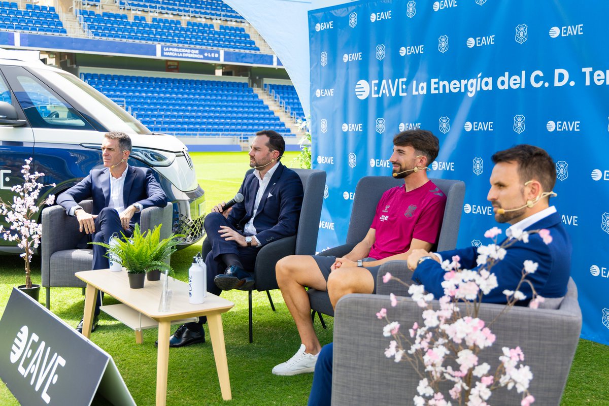 CDTOficial's tweet photo. @14Perez14 🎙️ #JaviPérez (@14Perez14): “El míster me pide que trabaje y que me adapte a varias posiciones. Yo le comenté que estoy preparado para jugar en cualquier posición que él crea oportuna”.

#JaviPérezBlanquiazul #EAVE #LaBregaNosUne #DiSAFÍO https://t.co/ZYJpAtKgH8