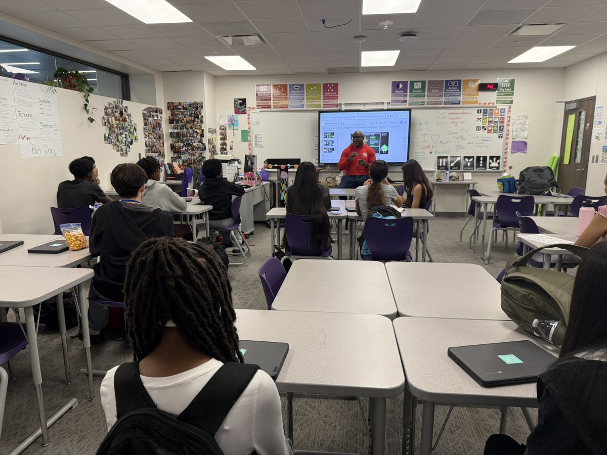 humblegirlsxc's tweet image. Shout out to @drbankskd for pouring into our athletes during today’s character development session! Coaching isn’t just about faster times — it’s about helping these students grow as leaders and teammates #MoreThanAthletics #BuildingCharacter @XcHumble @Coach_RobMurphy