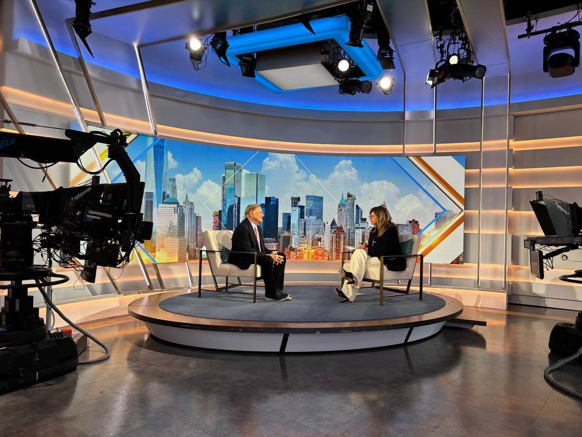 GatewatchHQ's tweet image. Tune in! Joe Moglia will be joining Maria Bartiromo on Fox Business within the next  30 min. Don’t miss his insights on markets, leadership, and more. 📈📺 $FGNX #FoxBusiness #JoeMoglia #MariaBartiromo #Markets @FGNexusio @mvparadigm @DavidFBailey @elonmusk @kcerminara