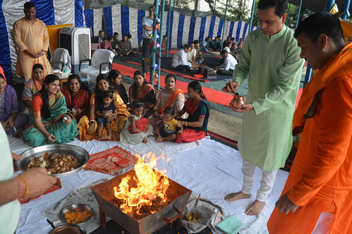 commandant152's tweet photo. 152 BN CRPF, at Goalpara, Assam, celebrated Shri Vishwakarma Pooja and organised Bhandara with the participation of Officers, jawans n their families and civilians.
Strengthening the bond of unity and devotion. 🇮🇳✨
#CRPF #VishwakarmaPooja #EkBharatShreshthaBharat https://t.co/5Zp7GAOPdf