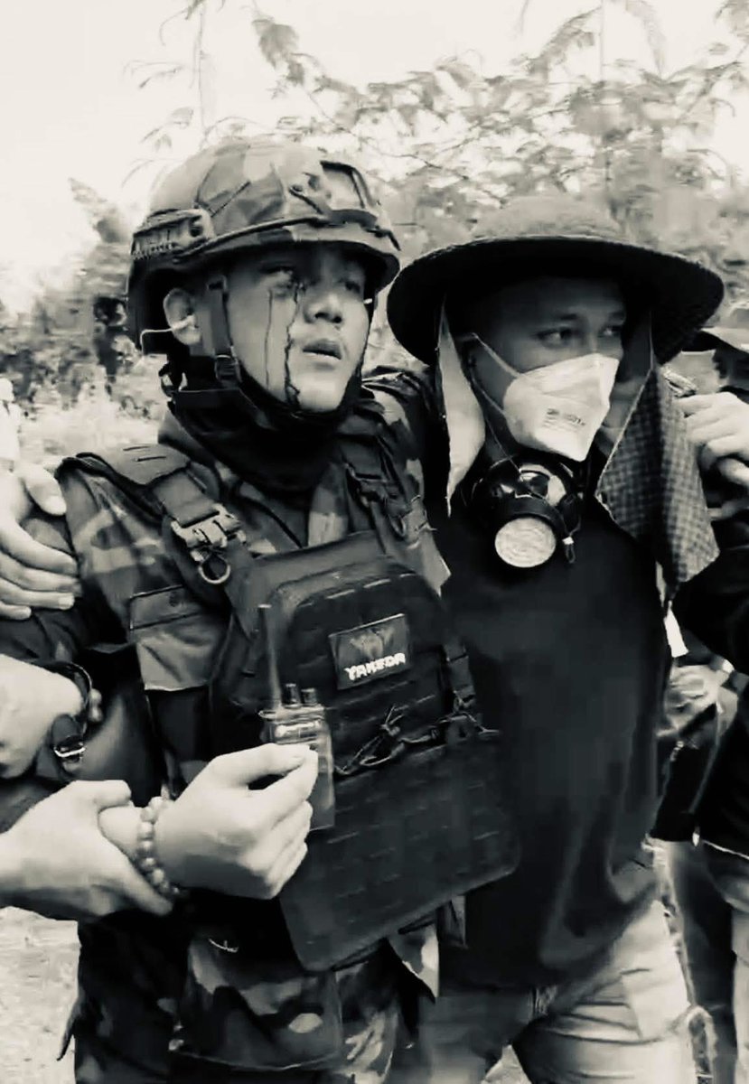 gardensheep15's tweet photo. Thai military violated the ceasefire, leaving our citizens, monks, and soliders injured as of this evening, 17-09-2025.
#ThailandViolatestheceasefire https://t.co/8GK443WV7J