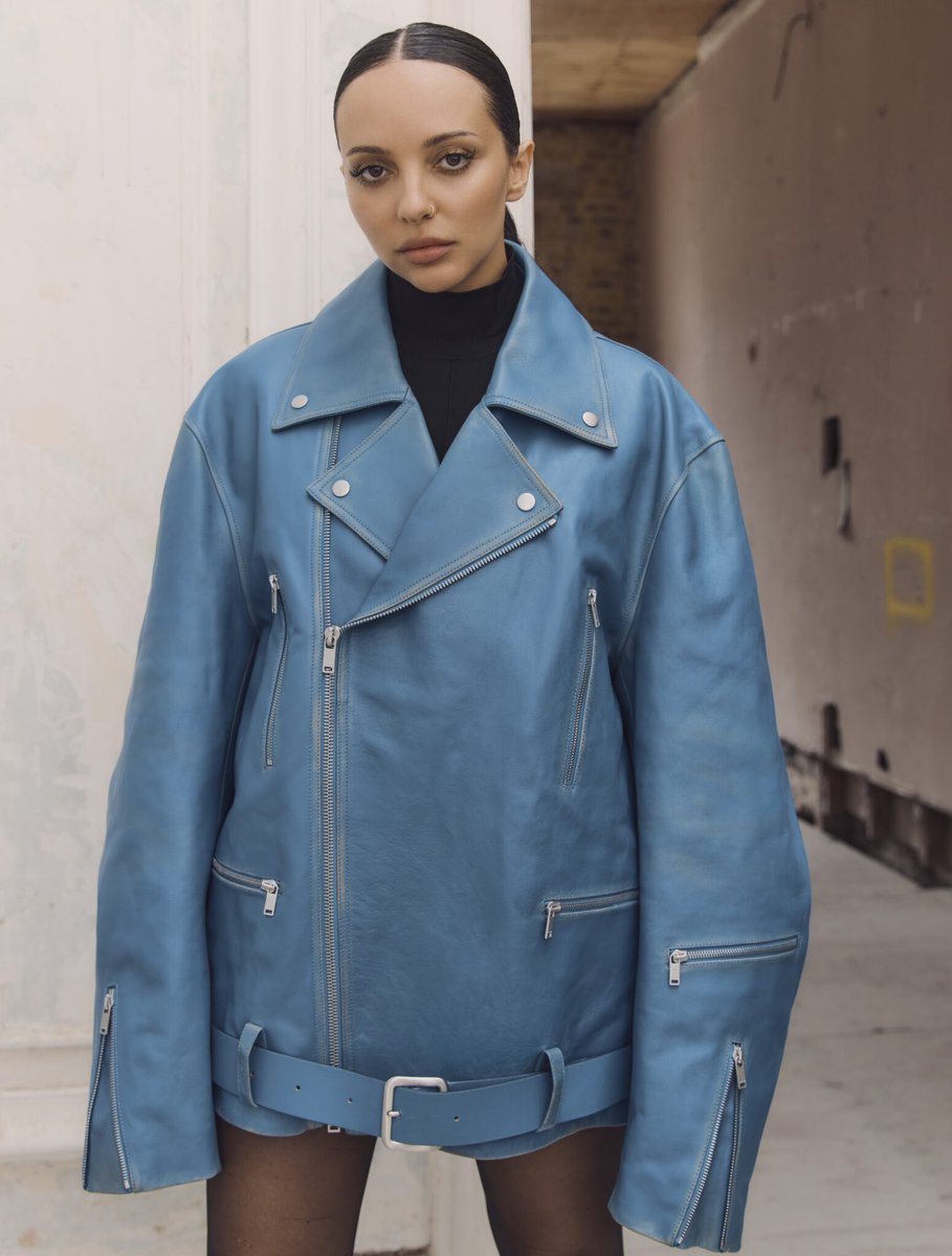 Jade em ensaio fotográfico para a 72 Magazine.