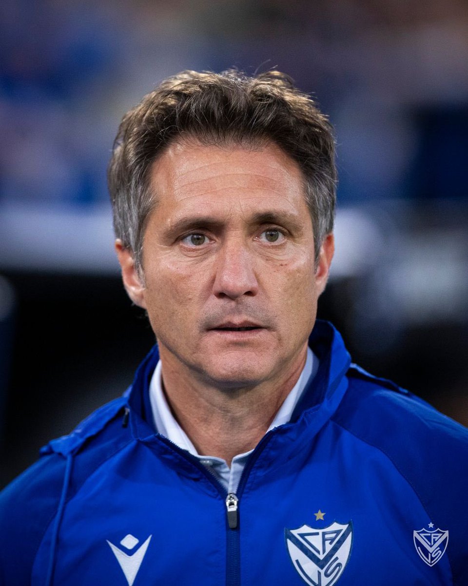 Vélez tiene con qué dar vuelta la serie en Avellaneda. Ayer fue más que Racing incluso con un hombre menos. 
Sampaio es el peor árbitro que tiene Sudamérica, y servicial al poder. Para avanzar en Copa Libertadores hay que estar en todos los detalles, y desde ahí el equipo de