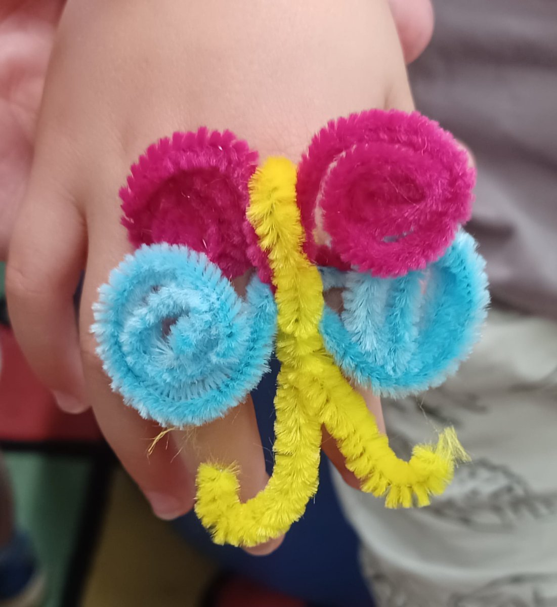 FarnhamLibrary's tweet image. Show some love for these beautiful pipe cleaner creations! 🦋🐞🐍🐝

A big thank you to all the very creative and talented families who participated in the pipe cleaner craft event last month at Farnham Library! 

@SurreyLibraries 
#FarnhamLibrary #Farnham #SurreyLibraries