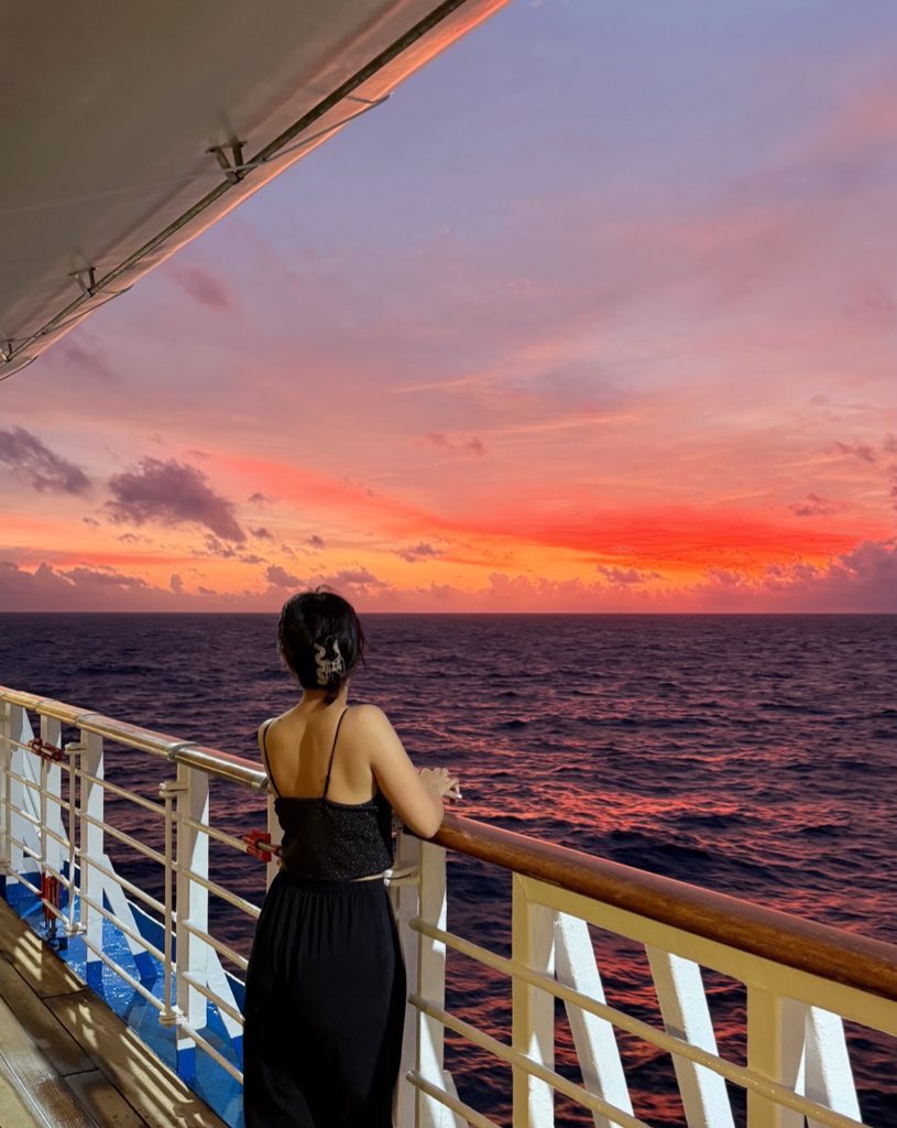 minatonatsumi's tweet photo. ピースボートで世界一周🛳️🌏コスパ良すぎて、体験として最高すぎる件。(世界中の水風呂に入れるサウナもあるし🧖🏻🧖🏻‍♀️) https://t.co/fCU99UFsuN
