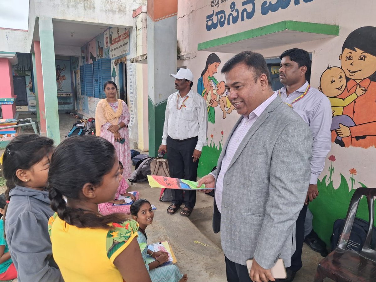 IecKolar's tweet photo. ಡಾ.ಪ್ರವೀಣ್ ಪಿ ಬಾಗೇವಾಡಿ I.A.S. ಮಾನ್ಯ ಮುಖ್ಯ ಕಾರ್ಯನಿರ್ವಾಹಕ ಅಧಿಕಾರಿಗಳು, ಜಿಲ್ಲಾ ಪಂಚಾಯತ್, ಕೋಲಾರ ಇಂದು ಮುಳಬಾಗಿಲು ತಾಲ್ಲೂಕಿನ ಉತ್ತನೂರು ಗ್ರಾಮ ಪಂಚಾಯತಿಯ ವ್ಯಾಪ್ತಿಯ ಸರ್ಕಾರಿ ಶಾಲೆ, ಅಂಗನವಾಡಿ ಕೇಂದ್ರ, ಸ್ವಚ್ಛ ಸಂಕೀರ್ಣ ಘಟಕ, ಪ್ರಾಥಮಿಕ ಆರೋಗ್ಯ ಕೇಂದ್ರಕ್ಕೆ ಭೇಟಿ ನೀಡಿ ಪರಿಶೀಲಿಸಿದರು. https://t.co/ulVLPSlds4