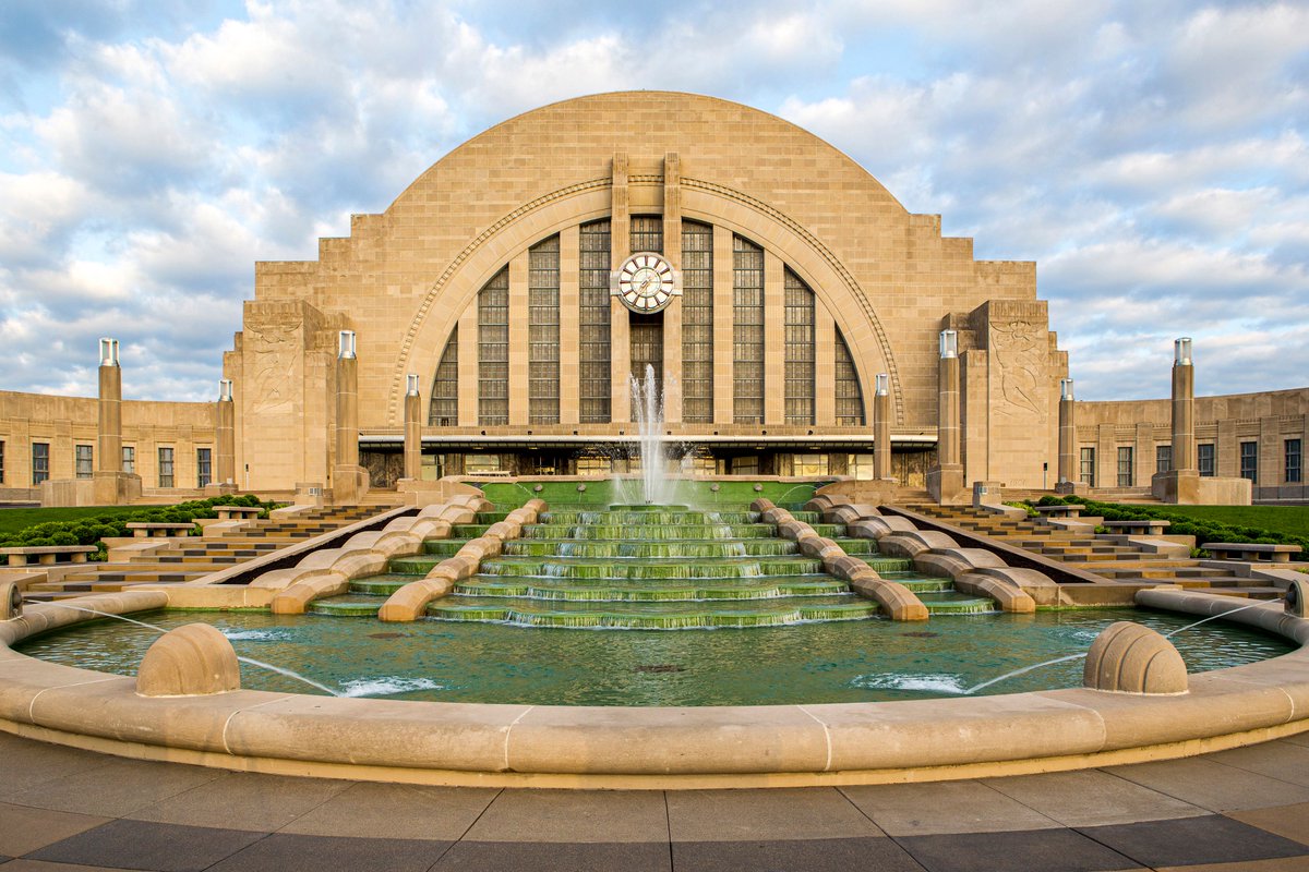 prusconstruct's tweet image. Union Terminal stands strong today thanks to the dedication of our crews. Thank you for preserving what matters.
#ThanksForBuilding #ConstructionAppreciationWeek #PrusProud