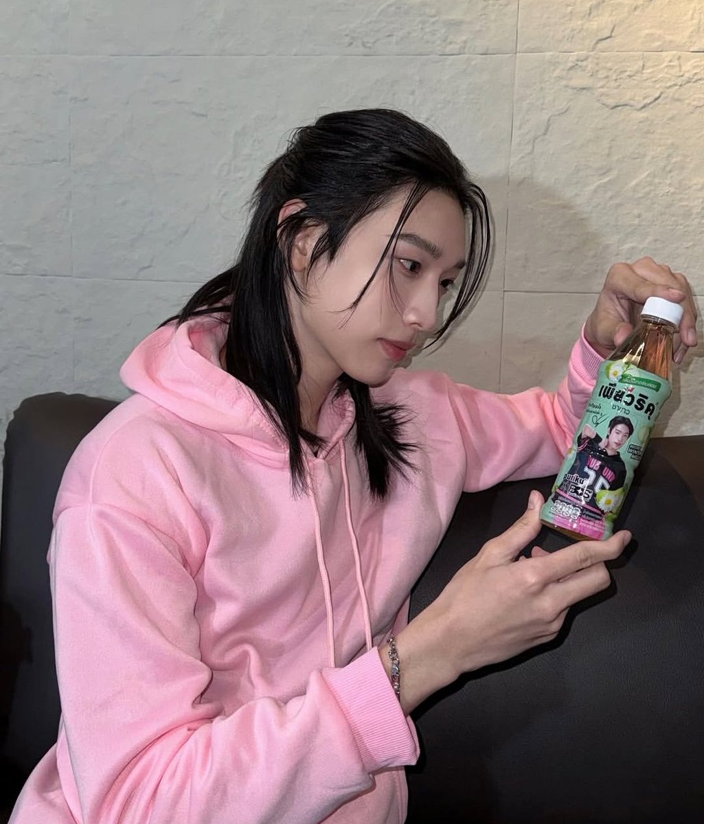 ขวดเพียวริคุคงเขินแล้วเขินอีก จ้องมาซะขนาดนี้

#NEXnattakit #เพียวริคุ
#PURIKUxBUS #รักBUSได้เพียวๆ