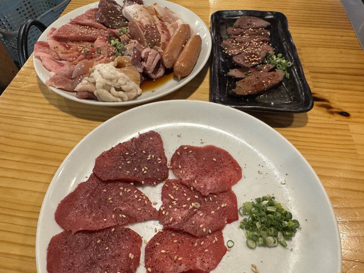 hanamaru_ul25's tweet image. 違う店のたべほいったよん
にしてもきんぐ人気すぎひん？平日やのに予約いっぱいやったのはイコラブ効果かい？
またきんぐはリベンジやねぇ

 #イコラブ焼肉部
 #ドカ食い気絶部