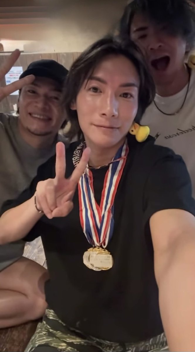 好きな人たちに囲まれて最高な誕生日をありがとう！
34歳！思っ切り飛躍する年にするで！
全てにおいて1番挑戦する年にするつもりやから見ててや👍