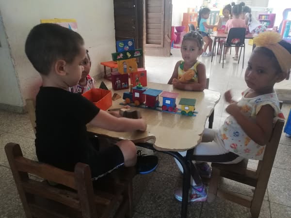 Desde  el  juego y  actividades independientes como actividad rectora se  ejercitan los contenidos  de las diferentes dimensiones,donde el niño  adquiere habilidades motrices para un mejor desarrollo.  #DGEPalmaSoriano #CubaMined