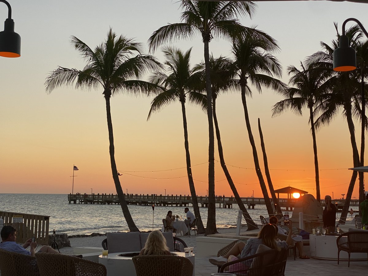 PartyInKeyWest's tweet image. 🌴✨ Discover the vibrant charm of #KeyWest! From stunning sunsets to crystal-clear waters. It's a true gem. Key West has something for everyone. 🏖️🌅  

What's your favorite Key West memory? 👇
Partyinkeywest.com #Travel #partyinkeywest #VacationGoals  🌊🐠
