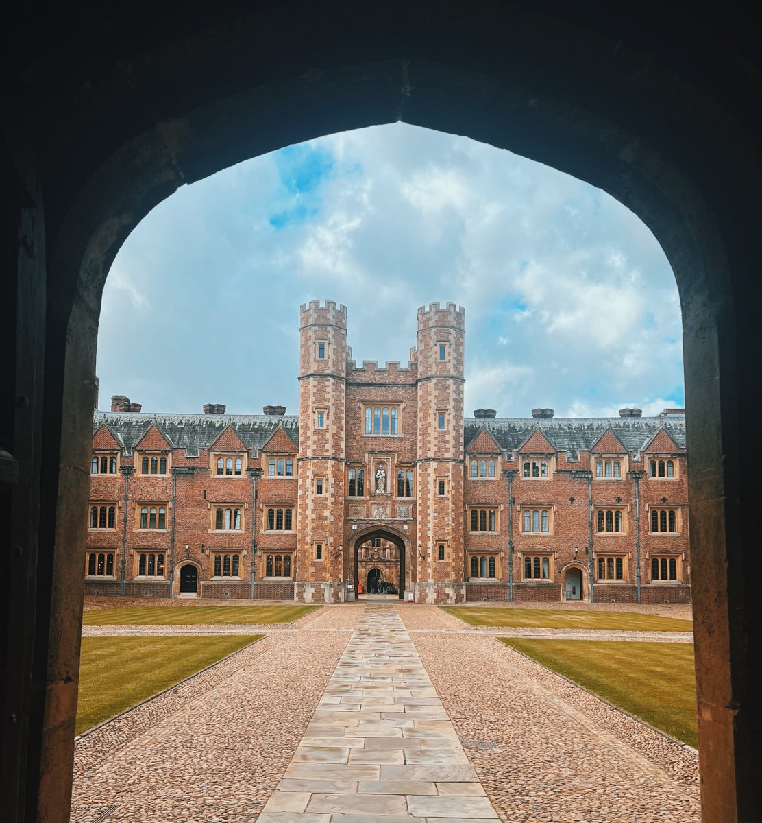 We’re currently preparing access to the full #ASEAS2025 photo gallery at St John’s College, University of Cambridge. Thank you so much for your patience—conference snapshots are on the way!