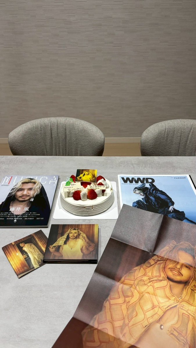 abeshi_1025's tweet photo. 風民の妻が誕生日だったので風くん一色でお祝い🎂
タワレコ倉敷にも行った!
ケーキ屋さんに「ちょっと気になる〜♪ZAGZAG」のプレートをお願いしたらすぐにわかってくれた✨さすが岡山の店員さん🍃
妻がサイン会に応募したらしいから当たるといいな〜😌
#藤井風
#fujiikaze
#Prema
#ZAGZAG
#ザグザグ https://t.co/JnBMNPxjat