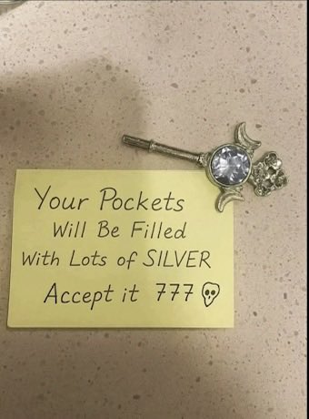 giftlovej's tweet image. 