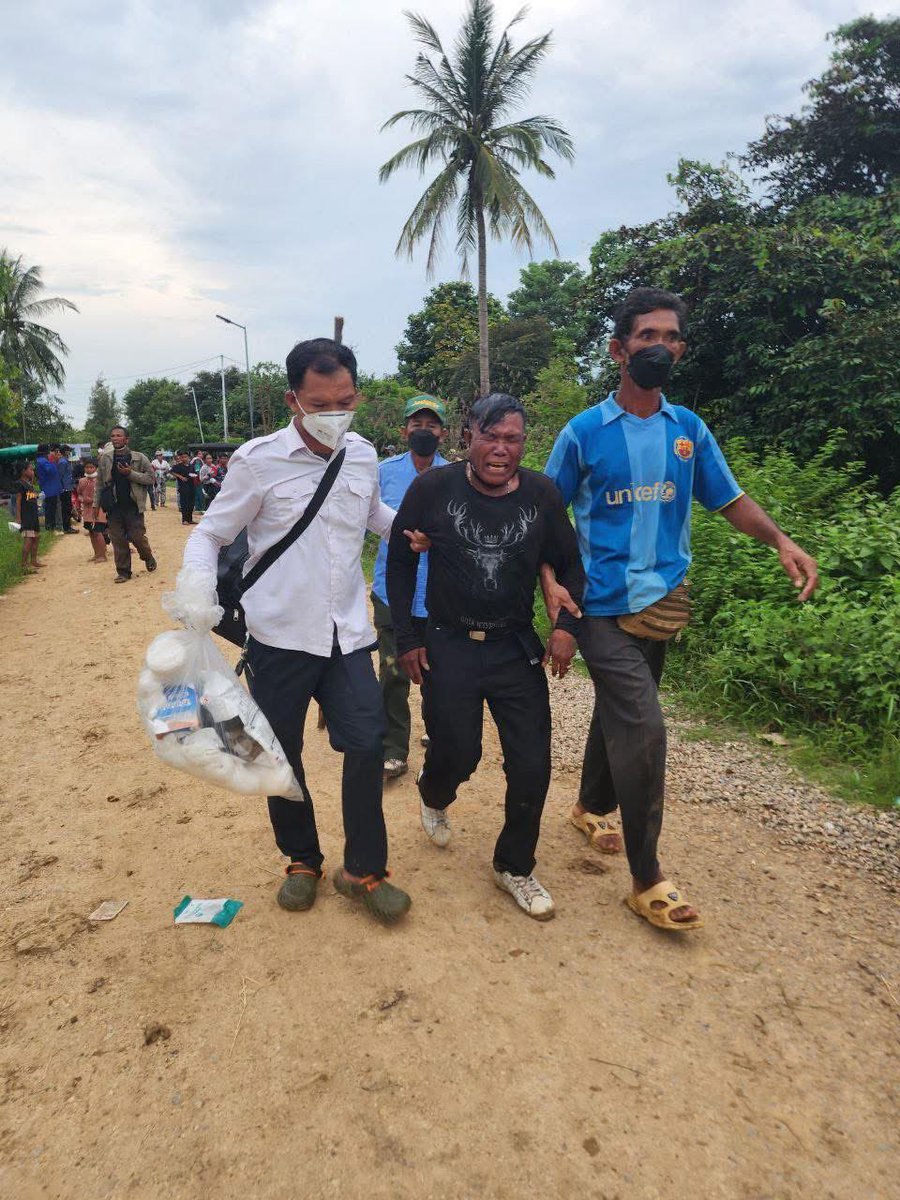 tsmlis's tweet photo. Thai Soldiers Continue Violations of Cambodian Sovereignty in Banteay Meanchey Sept. 17. 2025

#CambodiaNeedPeace #ThaitroopsfiredonCambodianpeople
#ThailandViolatestheceasefire https://t.co/lqD3f8BvE4