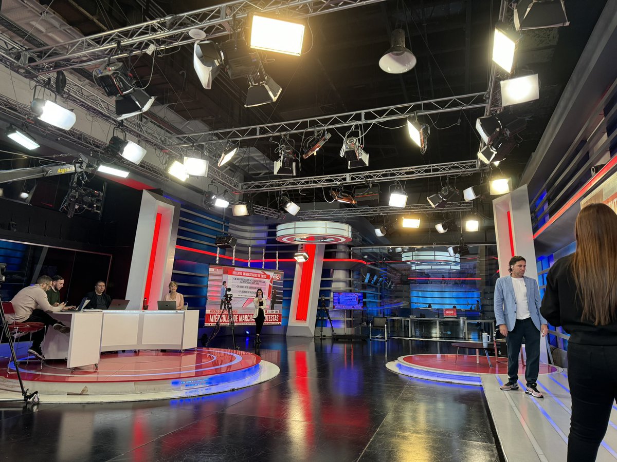 Hoy hablamos en Crónica. “Súper Miércoles Caliente”, como le dicen. Con Anabelia, Leo y equipo. Nos faltó “el Negro”