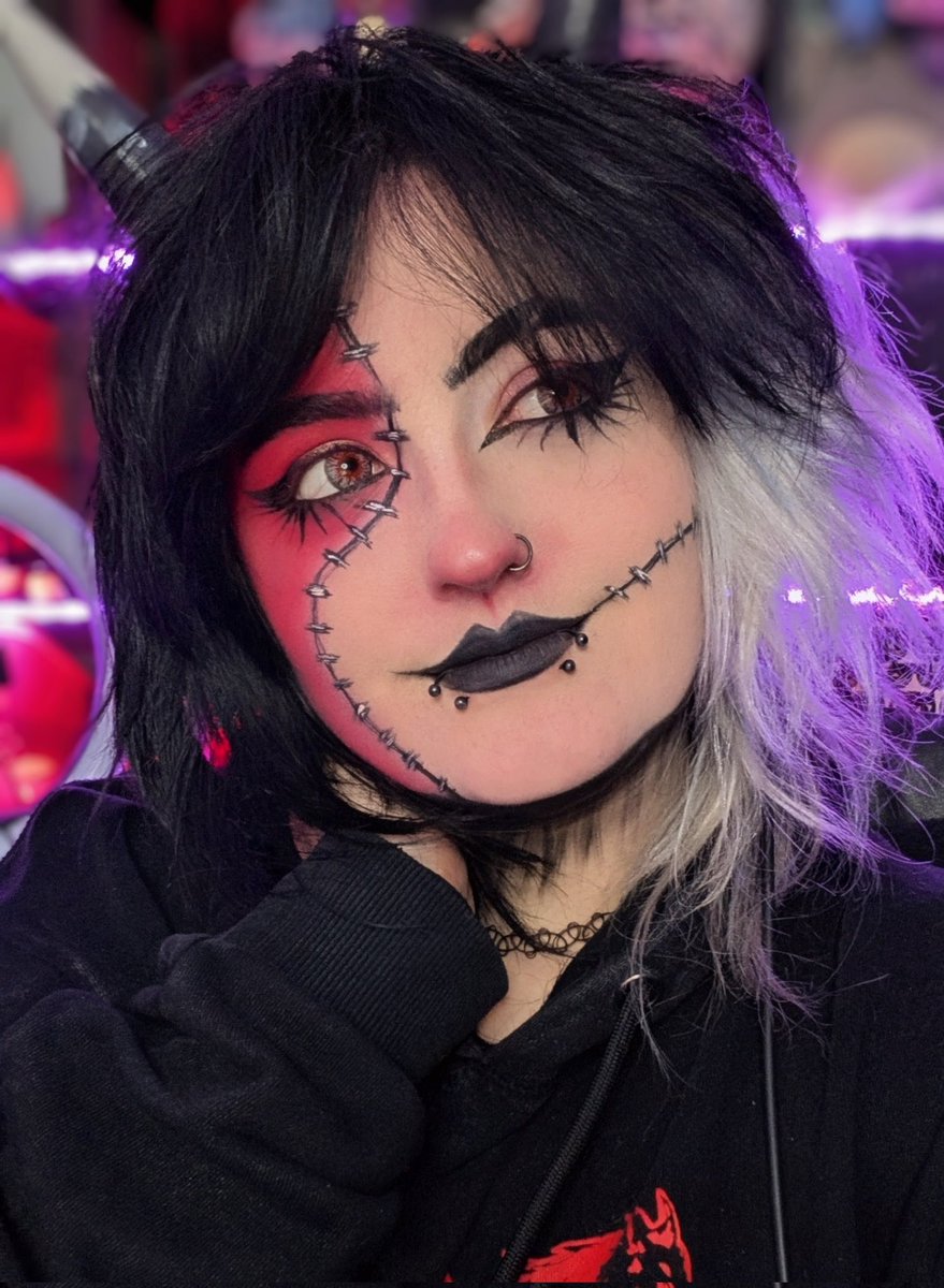 easygoinggoth's tweet image. Red is my favourite colour ❤️