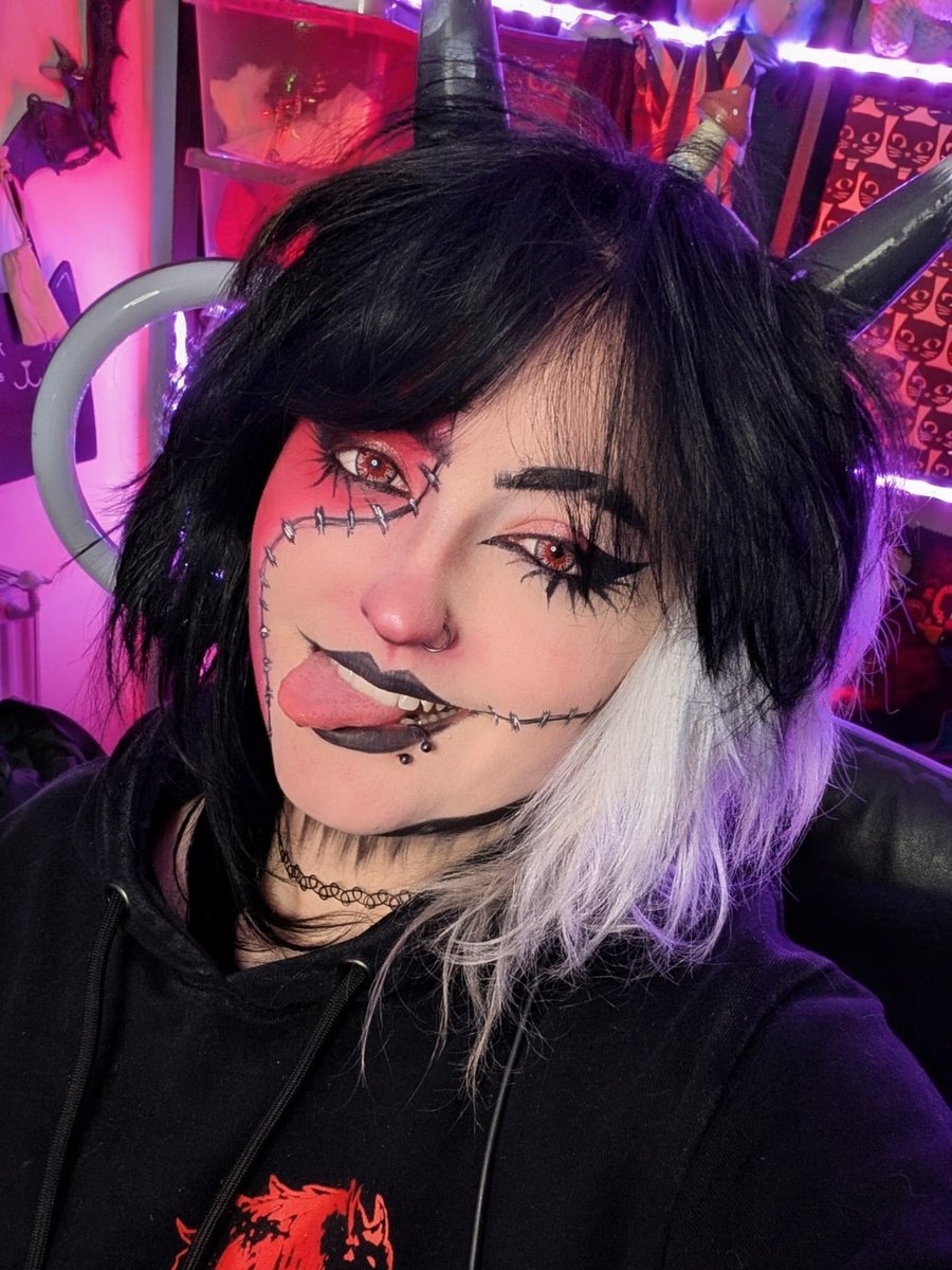 easygoinggoth's tweet image. Red is my favourite colour ❤️