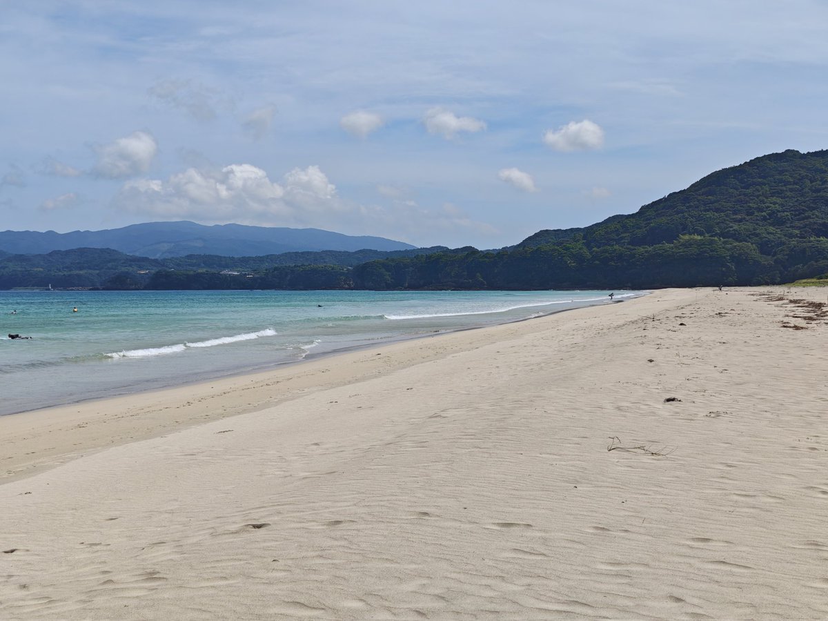 再開2日目🏃‍♂️‍➡️
昨日よりプラス1km伸びして、でもペースはさらにゆっくりと。

Max心拍は172bpmとあいかわらず…
今はとにかくもどかしくて面白くないししんどいですが、ひたすら耐えて続けます(ΦωΦ｡`)

最後は連休中に訪れた高知県の海
綺麗すぎます

#ランニング
#ジョギング
#大岐の浜