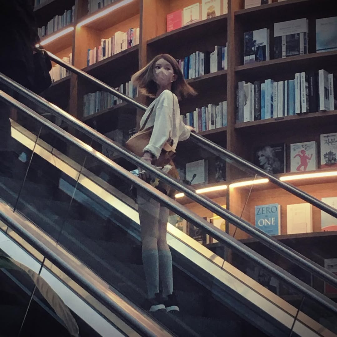 zhaolusi_intl's tweet photo. [📸] 091725 #ZHAOLUSI #赵露思   
Zhao Lusi IG Update   @/rooosyzh09  

"📚"   

🔗https://t.co/0FUJEUL4jb

#RosyZhao #조로사 #จ้าวลู่ซือ https://t.co/tvZm1SL3tK