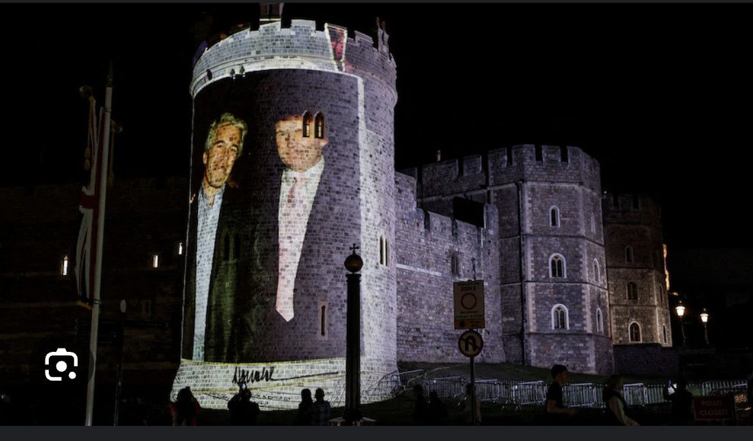 JessicaWrites4's tweet image. A royal #statevisit for no reason other than sucking up to him for someone who thinks he&apos;s important what a waste of fucking money. 

Nice one #TwoTierKeir Starmer

Mint protests at Windsor Castle though 🤣👏🏻

#EpsteinClientList
#TrumpEpsteinFiles
#PedoPresidentFelon47