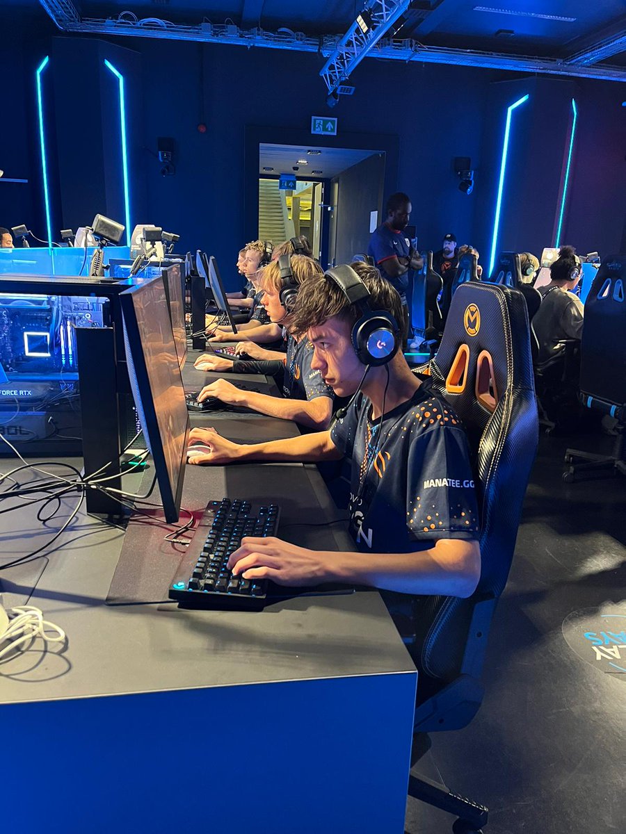 HyperQuinn's tweet image. 🚨LFT🚨

- Duelist main, Controller/Sentinel 2nd
- Fluent 🇳🇱/ 🇺🇸
- Any region
- T2 scrim experience &amp;amp; T3 LAN Experience
- Competitive Mindset
- Highly motivated to become the best version of myself

VODS &amp;amp; Additional information available on request
References: @CoachCrxnk