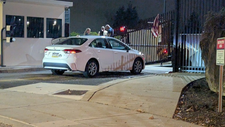 ChrisWickNews's tweet photo. 🚨Shocking act at the FBI in Pittsburgh!
A man rams a gate, leaves a US flag, and flees—targeted attack or a warning of rising domestic threats?
Read the full story: https://t.co/3OS6Uli4OQ
#ChrisWickNews #DomesticThreat #FBIAlert https://t.co/XbOfwnbgMI