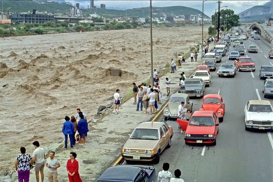 Se cumplen 37 años de aquella tragedia que sacudió a #Monterrey #NuevoLeón #HuracánGilberto Buenos días. ⛈️⚡️⚡️