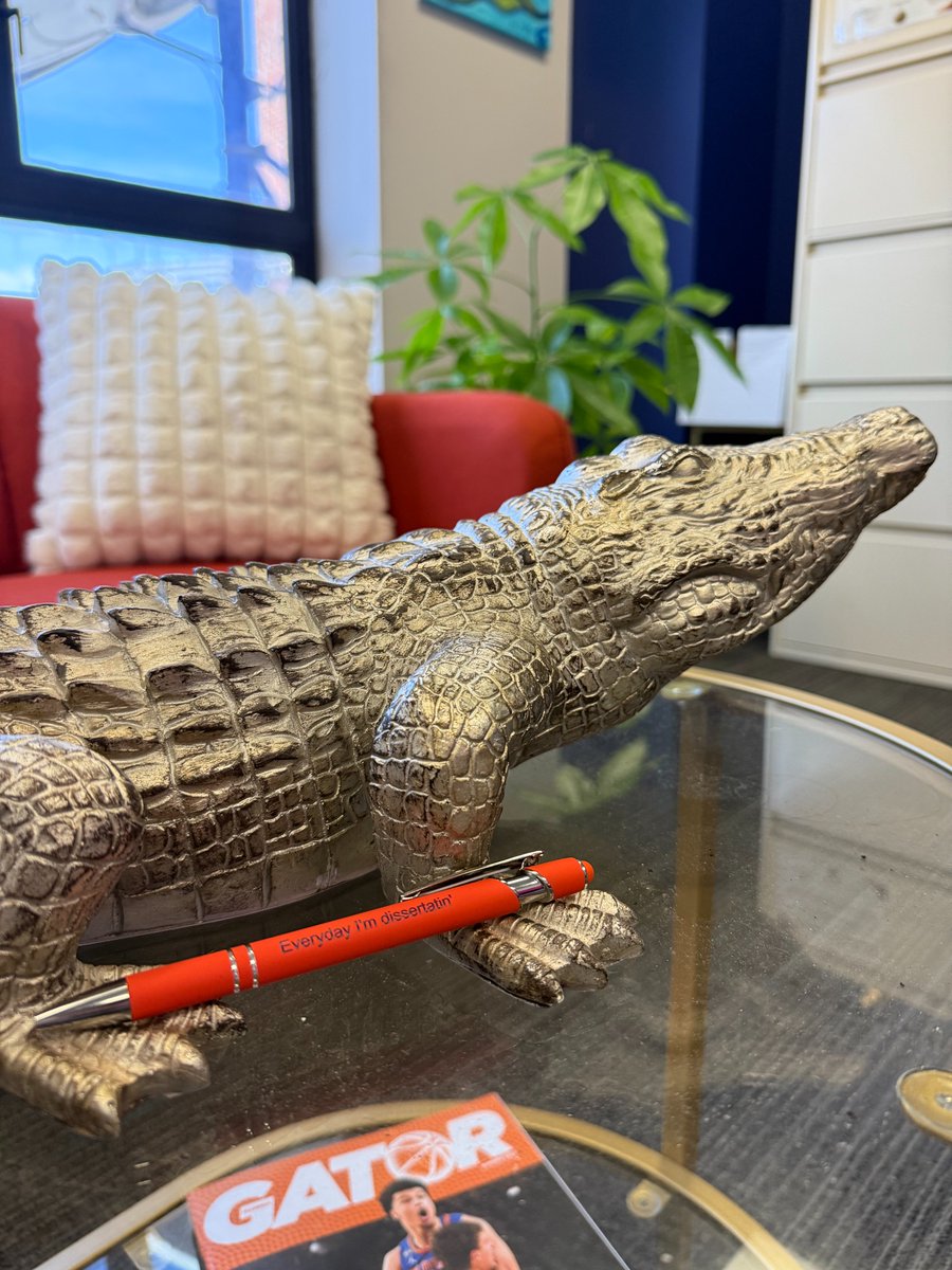 UFCJCGrad's tweet image. Qingyuan and Luna were the first students to receive our coveted "Everyday I'm Dissertatin'" pens! Who is next🥰?