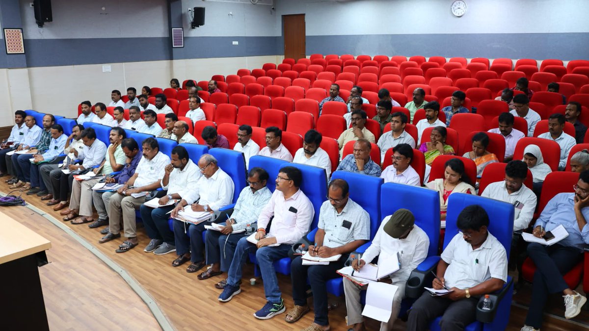 బుదవారం కలెక్టరేట్ సమావేశ మందిరంలో గౌరవ జిల్లా కలెక్టర్ గారితో కలసి గౌరవ మంత్రివర్యులు <a href="/seethakkaMLA/">Danasari Seethakka</a> గారు వివిధ శాఖల ద్వారా చేపట్టిన పలు అభివృద్ధి పనుల పురోగతి పై సంబంధిత అధికారులతో సమీక్ష నిర్వహించారు. 
<a href="/TelanganaCMO/">Telangana CMO</a> 
<a href="/TelanganaCS/">Office of Chief Secretary, Telangana Govt.</a> 
<a href="/IPRTelangana/">IPRDepartment</a>