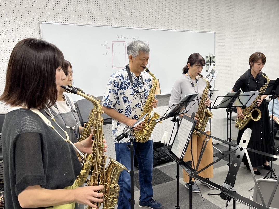 SwinginDevilsJr's tweet photo. 今週のBrass Honkersは、しばらくお休みしていたメンバーが復帰、そして新メンバーも迎えましたよ!10月からのイベントラッシュに向けて、基礎練も曲の練習もみっちり。近々イベントの告知をしますので、どうぞお楽しみに!
#SDJr
#brasshonkers
#メンバー募集中 https://t.co/LCnFi9aBiy